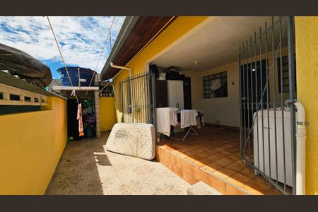 Casa à venda com 200m², 6 quartos e 3 vagas Casa à venda com 200m², 6 quartos e 3 vagasEdícula 2