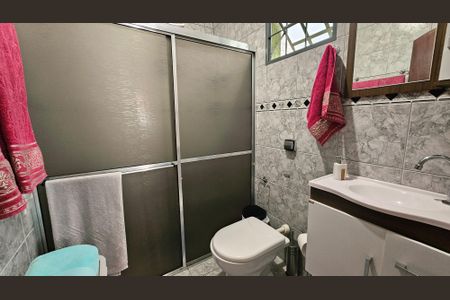 Casa à venda com 200m², 6 quartos e 3 vagas Casa à venda com 200m², 6 quartos e 3 vagasBanheiro