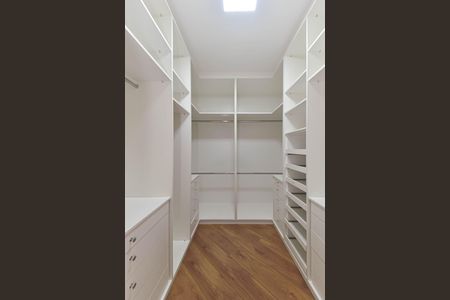Apartamento à venda com 165m², 4 quartos e 3 vagas Apartamento à venda com 165m², 4 quartos e 3 vagasSuíte 2 - Closet