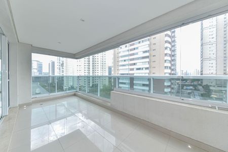 Apartamento à venda com 165m², 4 quartos e 3 vagas Apartamento à venda com 165m², 4 quartos e 3 vagasVaranda