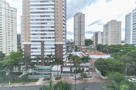 Apartamento à venda com 165m², 4 quartos e 3 vagas Apartamento à venda com 165m², 4 quartos e 3 vagasVaranda