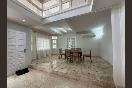 Casa para alugar com 150m², 4 quartos e 3 vagas
