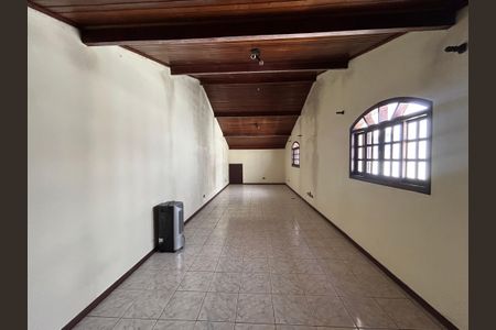 Casa para alugar com 300m², 3 quartos e 2 vagasSótão 
