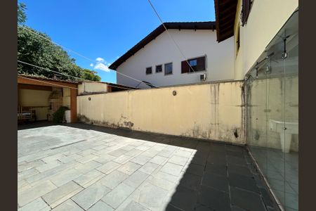 Casa para alugar com 300m², 3 quartos e 2 vagasQuintal