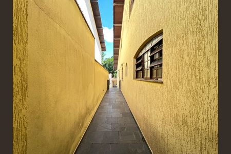 Casa para alugar com 300m², 3 quartos e 2 vagasCorredor externo