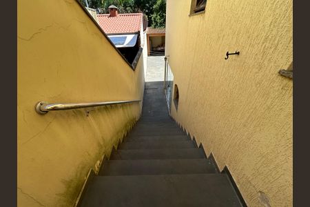 Casa para alugar com 300m², 3 quartos e 2 vagasEscada externa