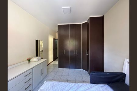 Suíte de casa para alugar com 3 quartos, 300m² em Jardim Libano, São Paulo