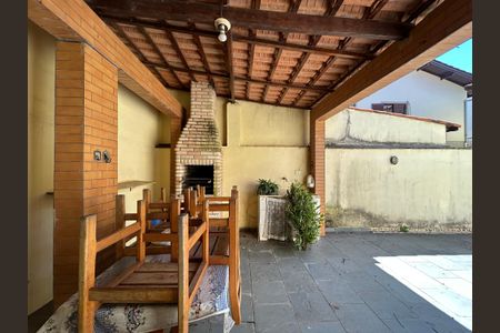 Casa para alugar com 300m², 3 quartos e 2 vagasChurrasqueira