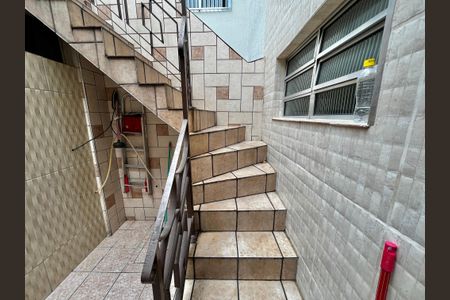 Casa à venda com 120m², 2 quartos e 1 vagaEscada