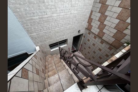 Casa à venda com 120m², 2 quartos e 1 vagaEscada