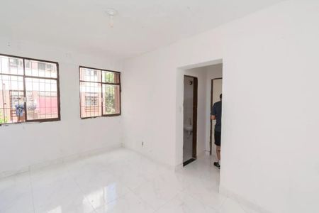 Sala de apartamento para alugar com 2 quartos, 49m² em Monte Castelo, Contagem