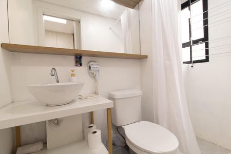 Studio para alugar com 10m², 1 quarto e sem vaga Studio para alugar com 10m², 1 quarto e sem vagaBanheiro Social