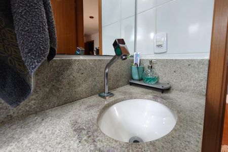 Apartamento à venda com 45m², 2 quartos e 1 vaga Apartamento à venda com 45m², 2 quartos e 1 vagaBanheiro