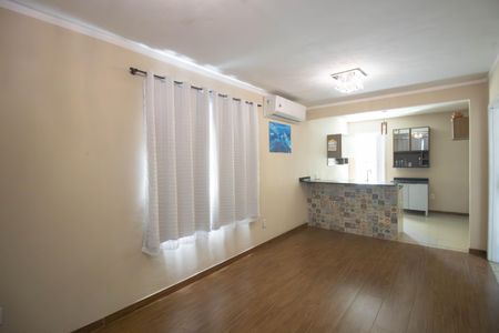 Sala de casa para alugar com 2 quartos, 120m² em Jardim Catarina, São Gonçalo