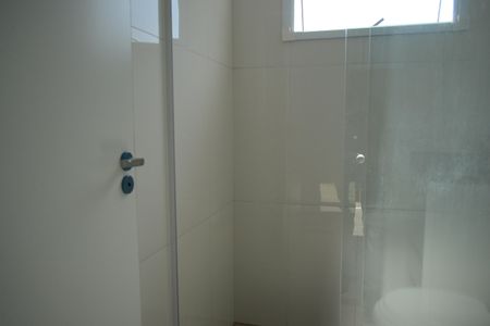 Banheiro de casa de condomínio para alugar com 2 quartos, 70m² em Chácara Faggion, Suzano