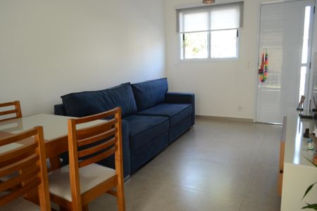 Sala de casa de condomínio para alugar com 2 quartos, 70m² em Chácara Faggion, Suzano
