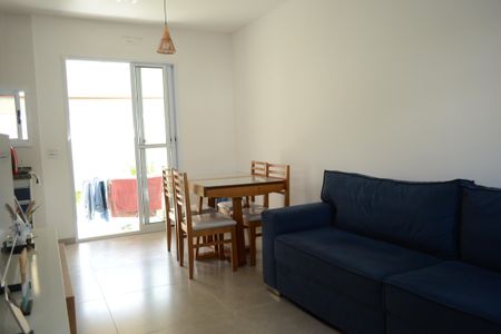 Sala de casa de condomínio para alugar com 2 quartos, 70m² em Chácara Faggion, Suzano