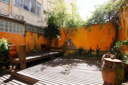 Pátio de kitnet/studio para alugar com 1 quarto, 65m² em Bom Fim, Porto Alegre