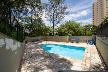 Apartamento à venda com 147m², 3 quartos e 2 vagas Apartamento à venda com 147m², 3 quartos e 2 vagasÁrea comum - Piscina