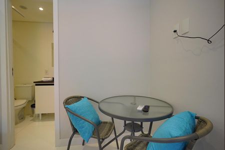 Apartamento para alugar com 30m², 1 quarto e sem vagaMesa de jantar