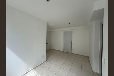 Sala de apartamento para alugar com 2 quartos, 48m² em Barra da Tijuca, Rio de Janeiro