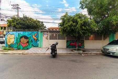 Casa à venda com 1200m², 3 quartos e 3 vagasFachada + Placa