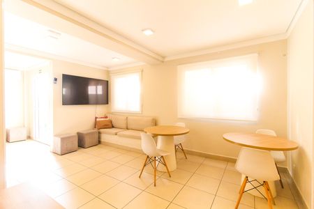 Apartamento para alugar com 32m², 2 quartos e sem vaga Apartamento para alugar com 32m², 2 quartos e sem vagaÁrea comum - Salão de festas