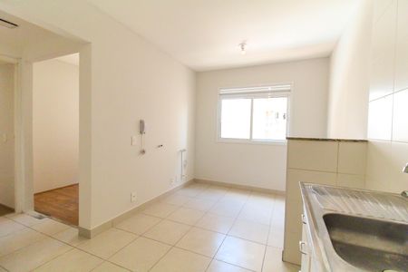 Sala/Cozinha de apartamento para alugar com 2 quartos, 32m² em Vila Carmosina, São Paulo