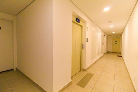 Apartamento para alugar com 32m², 2 quartos e sem vaga Apartamento para alugar com 32m², 2 quartos e sem vagaHall