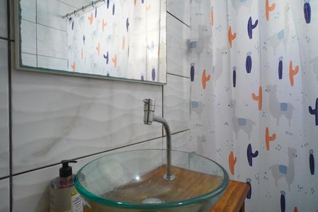 Banheiro  de apartamento à venda com 2 quartos, 62m² em São Sebastião, Porto Alegre