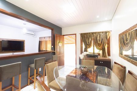 Casa à venda com 2 quartos, 80m² em Guajuviras, Canoas