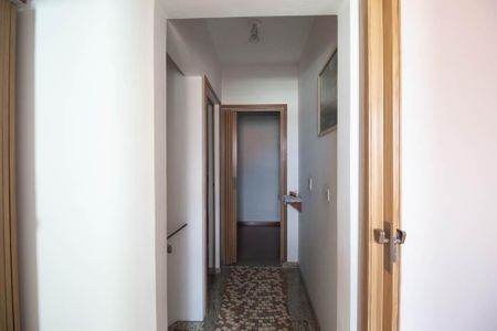 Casa à venda com 189m², 5 quartos e 3 vagasCorredor