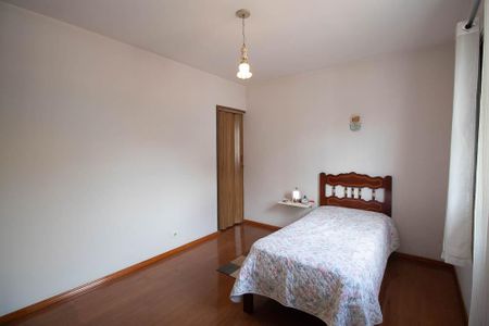 Casa à venda com 189m², 5 quartos e 3 vagasQuarto 4