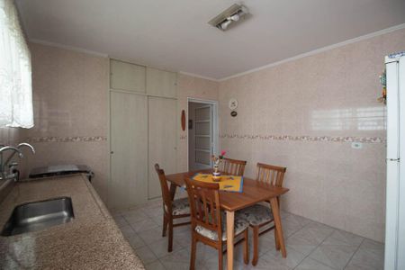 Casa à venda com 189m², 5 quartos e 3 vagasCozinha 