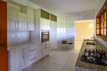 Casa para alugar com 1200m², 6 quartos e 4 vagasCozinha