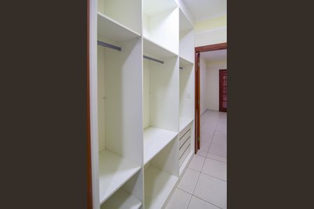 Casa para alugar com 1200m², 6 quartos e 4 vagasSuite 1 - closet