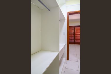 Casa para alugar com 1200m², 6 quartos e 4 vagasCloset da suíte 2