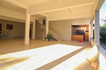 Casa para alugar com 1200m², 6 quartos e 4 vagasSalão + Garagem