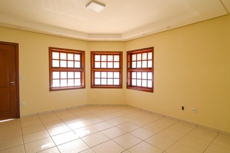 Casa para alugar com 1200m², 6 quartos e 4 vagasSala 
