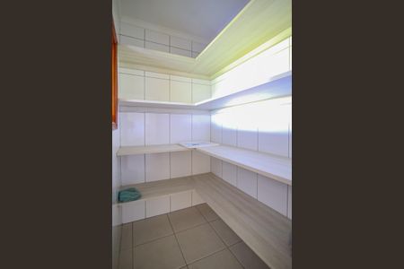 Casa para alugar com 1200m², 6 quartos e 4 vagasDispensa