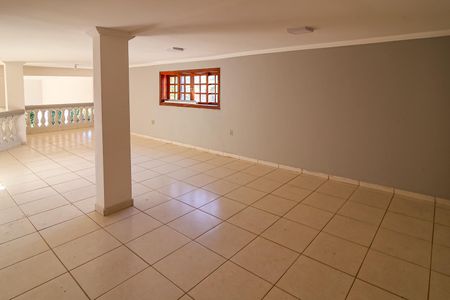 Casa para alugar com 1200m², 6 quartos e 4 vagasSalão + Garagem + Mesanino