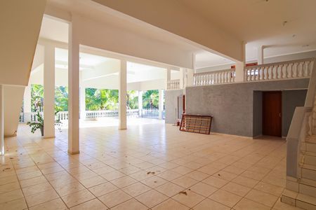 Casa para alugar com 1200m², 6 quartos e 4 vagasSalão + Garagem