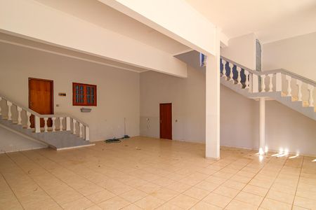 Casa para alugar com 1200m², 6 quartos e 4 vagasSalão + Garagem