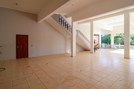 Casa para alugar com 1200m², 6 quartos e 4 vagasSalão + Garagem