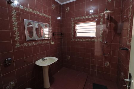 Casa à venda com 245m², 3 quartos e 2 vagasBanheiro