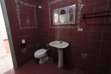 Casa à venda com 245m², 3 quartos e 2 vagasBanheiro