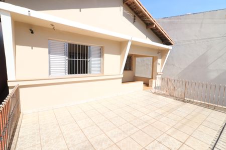 Casa à venda com 245m², 3 quartos e 2 vagasQuintal