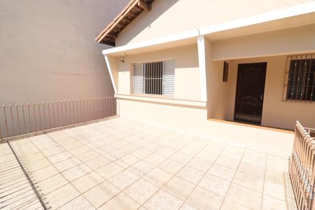 Casa à venda com 245m², 3 quartos e 2 vagasQuintal