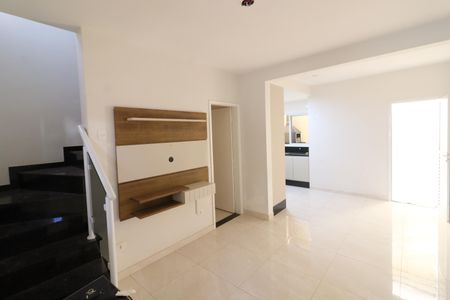 Sala de casa à venda com 2 quartos, 96m² em Pestana, Osasco