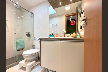 Apartamento à venda com 153m², 3 quartos e 2 vagasBanheiro social